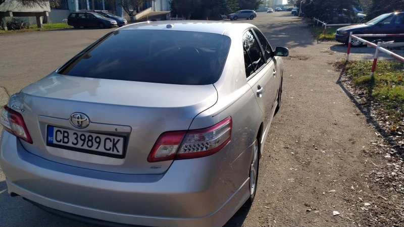 Toyota Camry SE, снимка 4 - Автомобили и джипове - 48157041