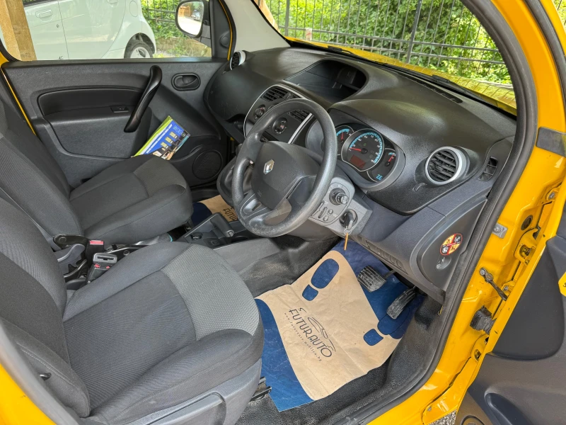 Renault Kangoo FULL ELECTRIC ZE MAXI 33kWh нов внос Швейцария, снимка 12 - Автомобили и джипове - 51158479