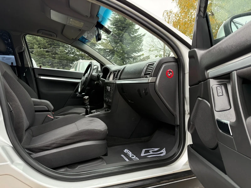 Opel Vectra 1.8i Caravan Cosmo, снимка 8 - Автомобили и джипове - 52692727