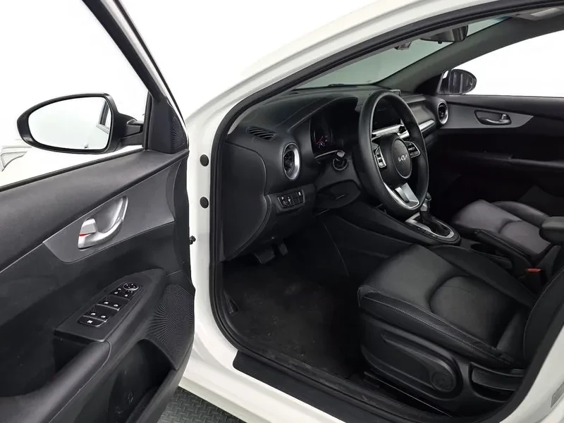 Kia K3 1.6 Trendy, снимка 10 - Автомобили и джипове - 55886835