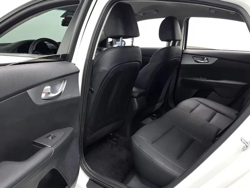 Kia K3 1.6 Trendy, снимка 11 - Автомобили и джипове - 55886835