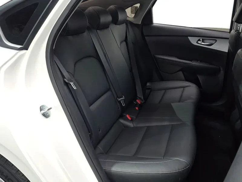 Kia K3 1.6 Trendy, снимка 12 - Автомобили и джипове - 55886835