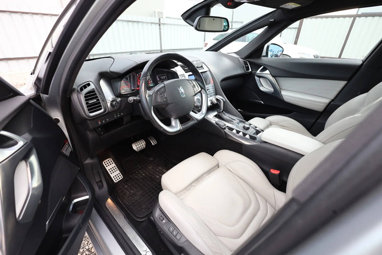 Citroen DS5 1.6 AUTOM. #MASSAGE #PANO #Keyless #Memory #Kamera - изображение 7