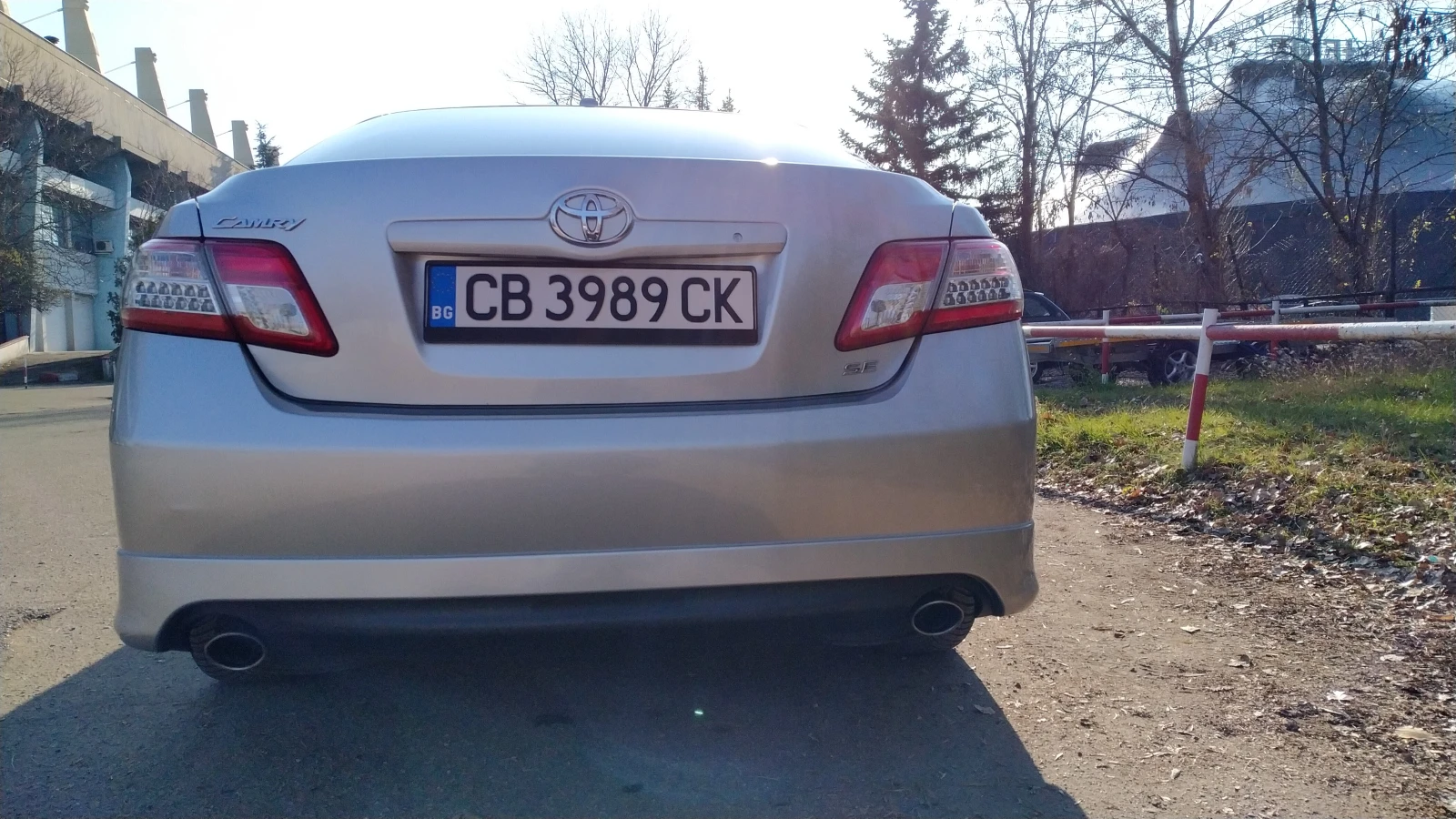 Toyota Camry SE - изображение 3