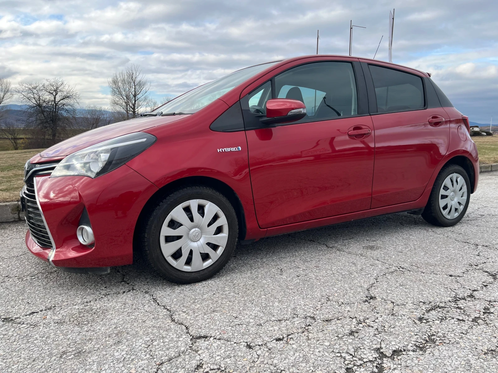 Toyota Yaris 1.5 Hybrid Top   - изображение 2