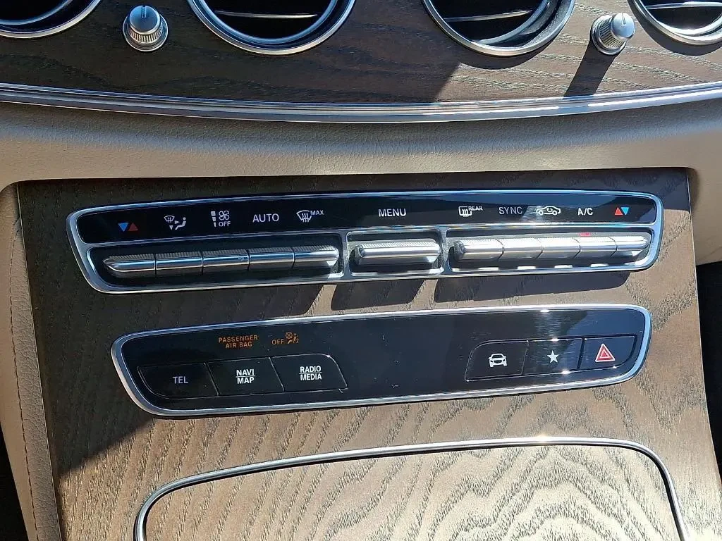Mercedes-Benz E 350 4MATIC, снимка 16 - Автомобили и джипове - 54429722