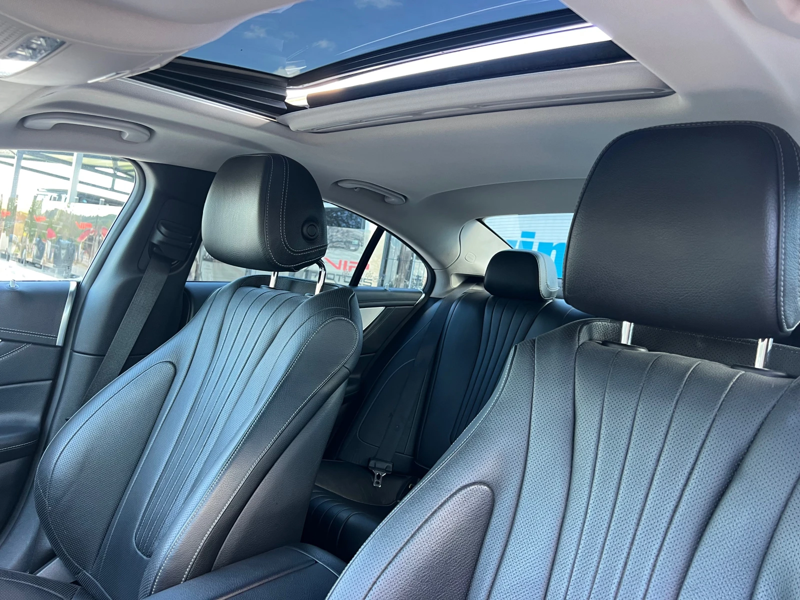 Mercedes-Benz CLS 400 AMG/BURMESTER/AMBIENT/HEAD-UP/FULL/MAX/UNIKAT, снимка 11 - Автомобили и джипове - 54527420