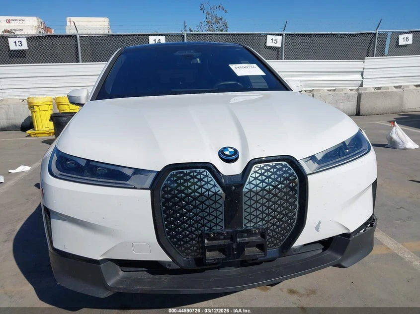 BMW iX xDrive50, снимка 13 - Автомобили и джипове - 54664198
