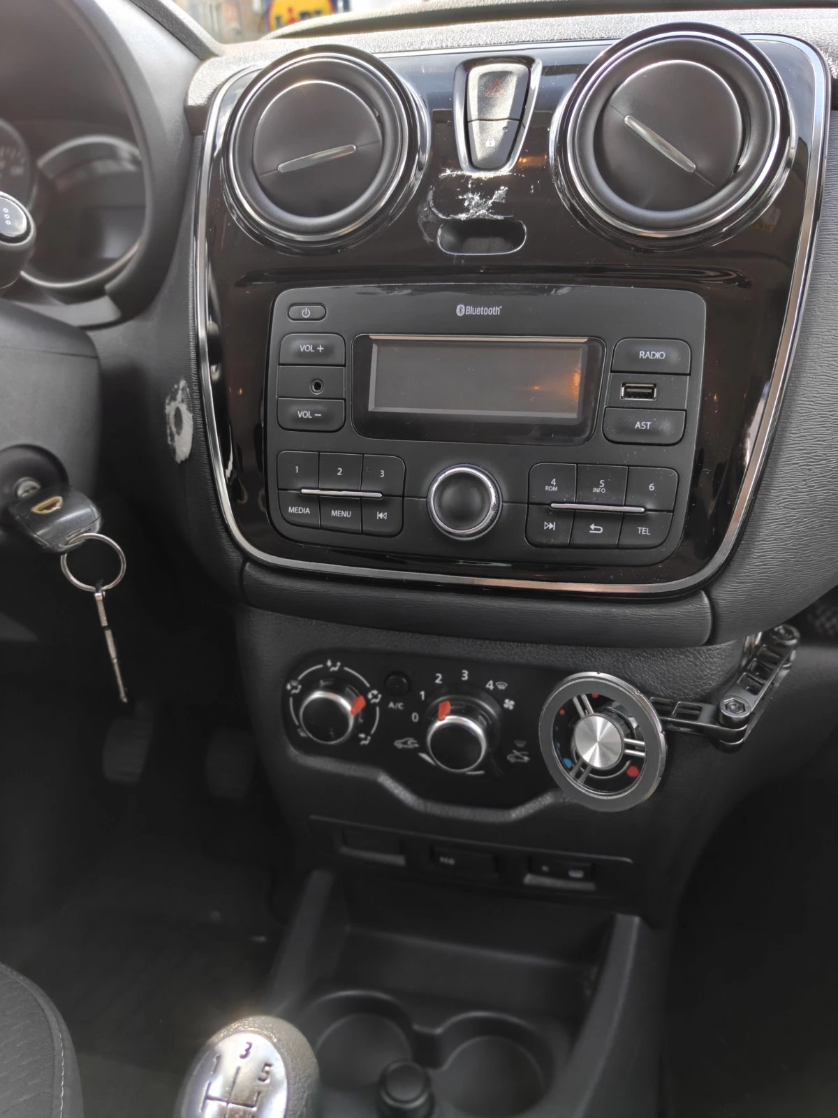 Dacia Dokker, снимка 13 - Автомобили и джипове - 54939563