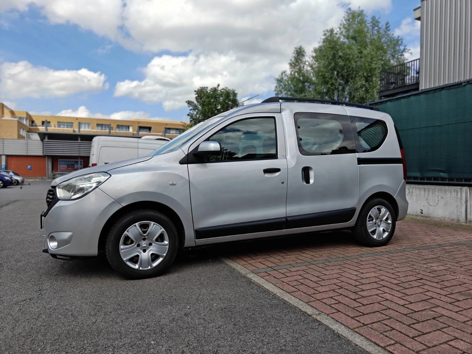 Dacia Dokker, снимка 3 - Автомобили и джипове - 54939563