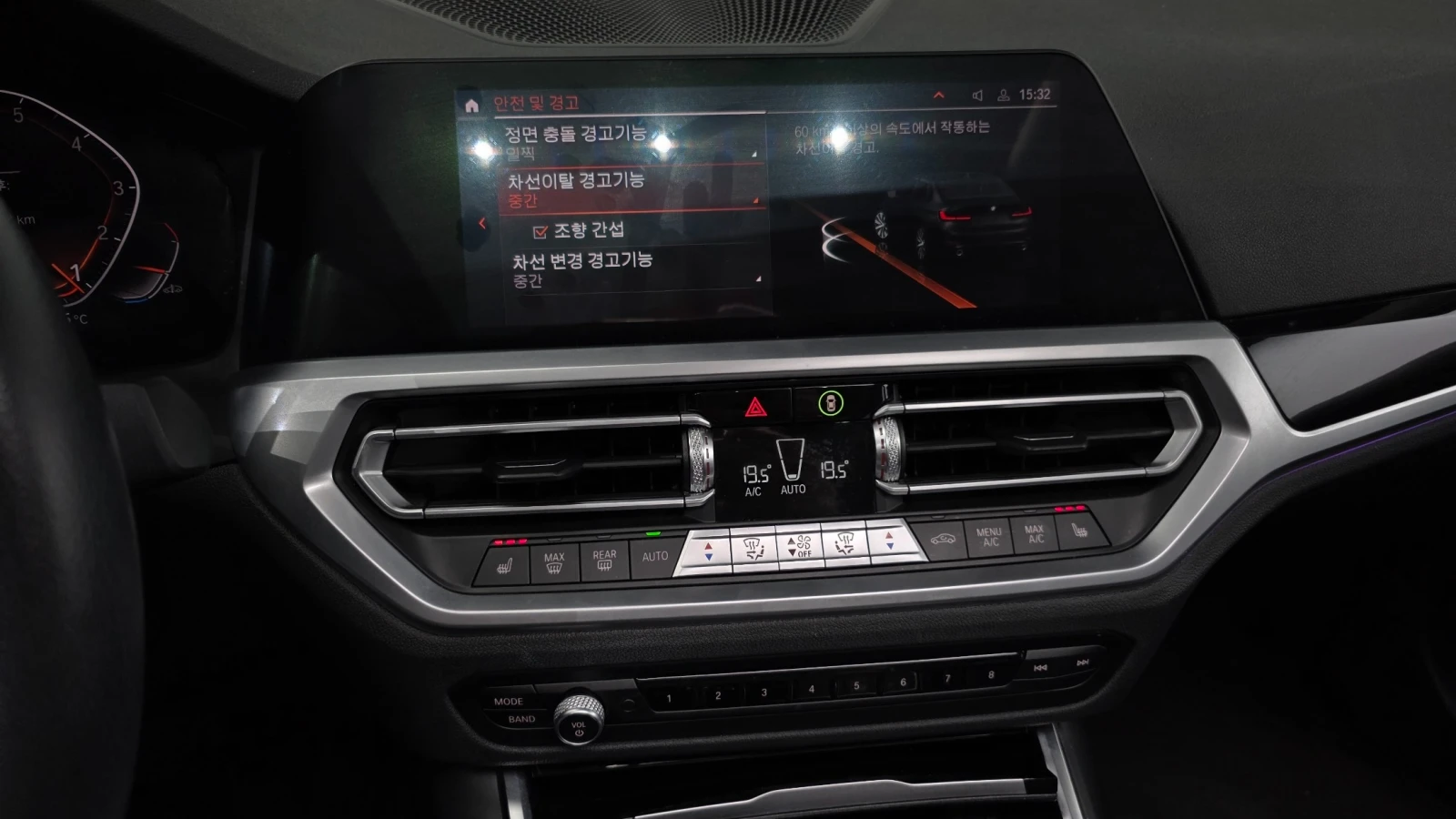 BMW 320 320i | HUD | Навигация | LED Фарове, снимка 11 - Автомобили и джипове - 55033799