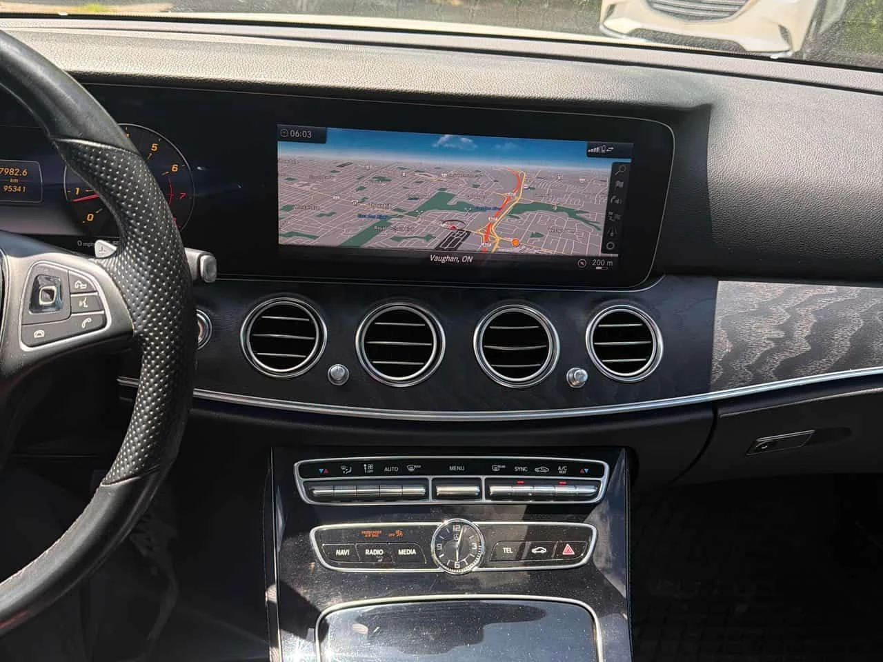 Mercedes-Benz E 300 * ГЛАВНО ПРЕДСТАВИТЕЛСТВО * CARFAX, снимка 9 - Автомобили и джипове - 55546066