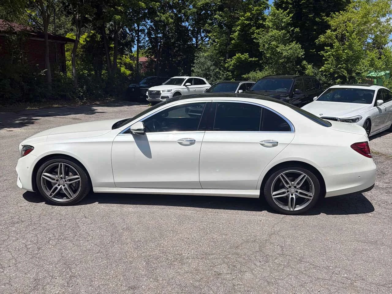 Mercedes-Benz E 300 * ГЛАВНО ПРЕДСТАВИТЕЛСТВО * CARFAX, снимка 2 - Автомобили и джипове - 55546066