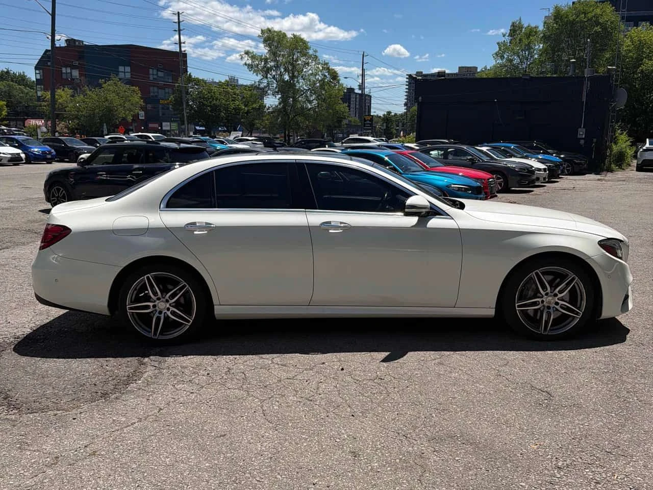 Mercedes-Benz E 300 * ГЛАВНО ПРЕДСТАВИТЕЛСТВО * CARFAX, снимка 3 - Автомобили и джипове - 55546066