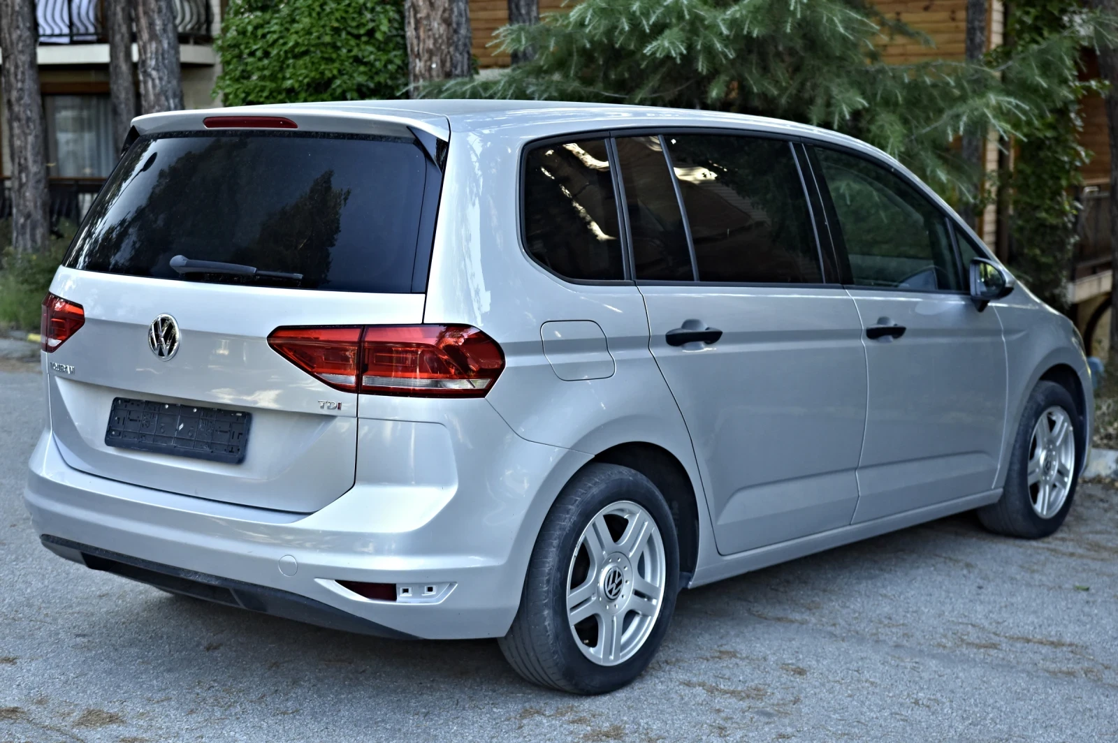 VW Touran, снимка 5 - Автомобили и джипове - 55653084