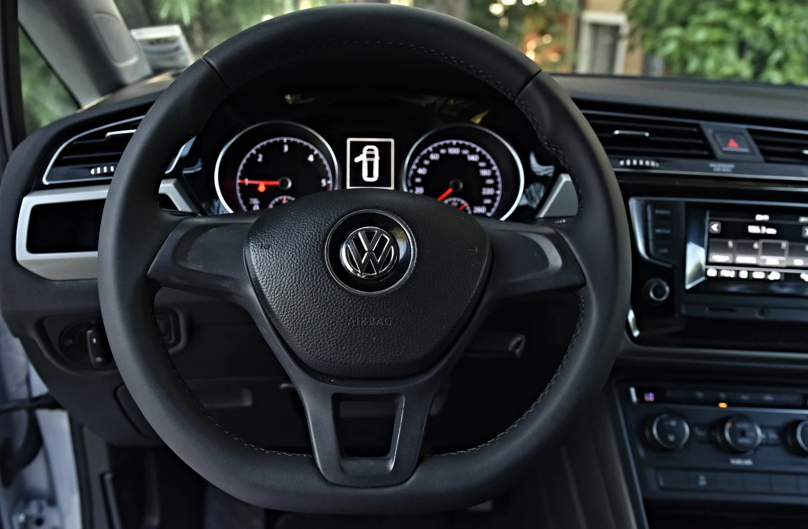 VW Touran, снимка 12 - Автомобили и джипове - 55653084