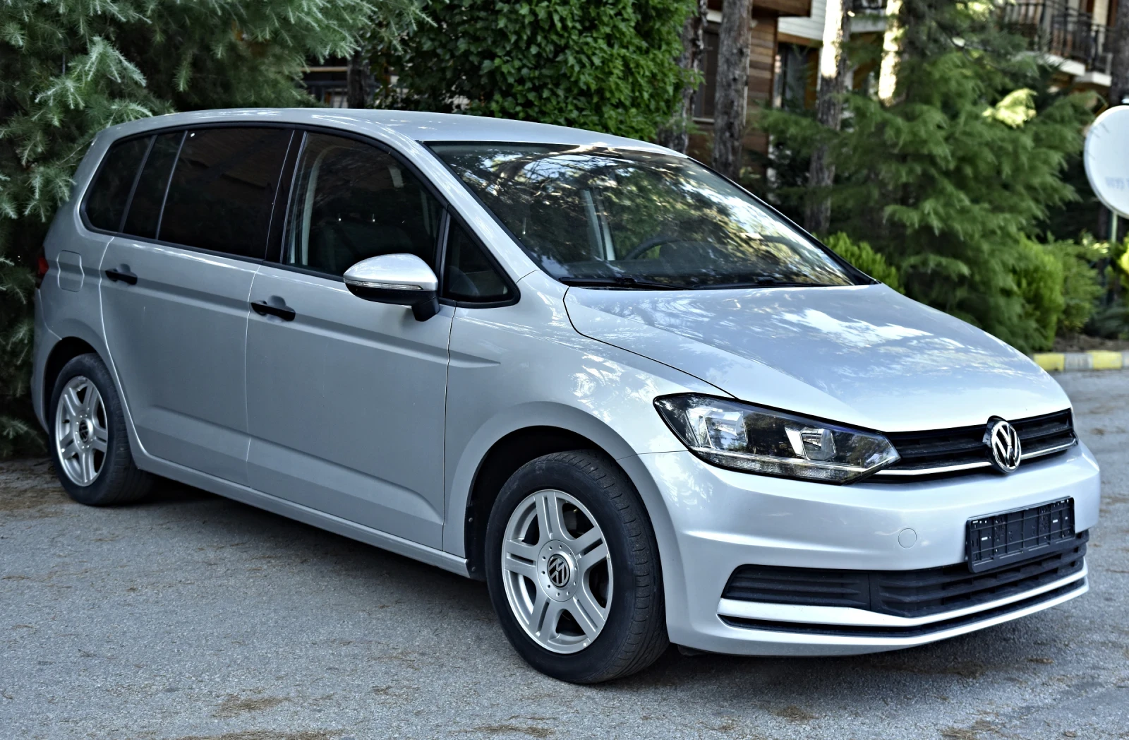 VW Touran, снимка 4 - Автомобили и джипове - 55653084