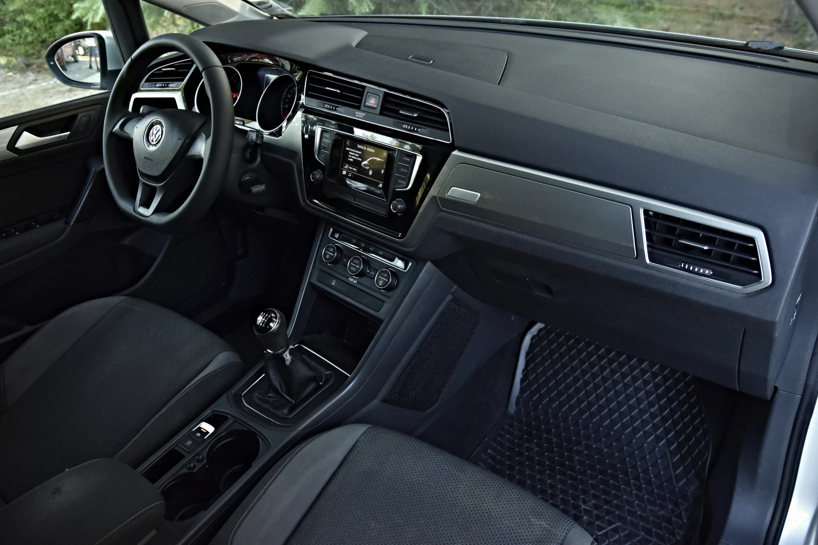 VW Touran, снимка 14 - Автомобили и джипове - 55653084