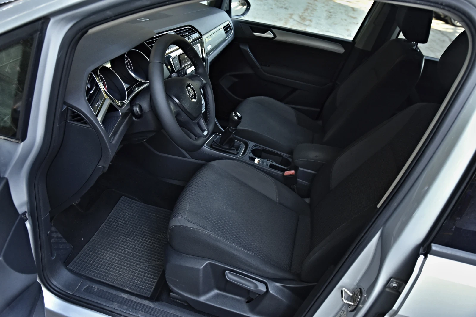 VW Touran, снимка 11 - Автомобили и джипове - 55653084
