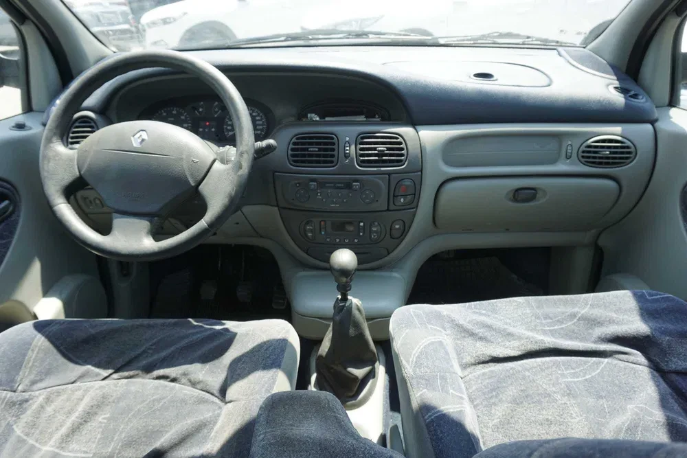 Renault Megane Scenic, снимка 11 - Автомобили и джипове - 55943294