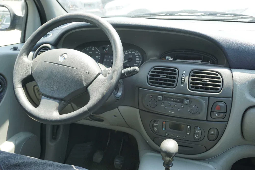 Renault Megane Scenic, снимка 10 - Автомобили и джипове - 55943294