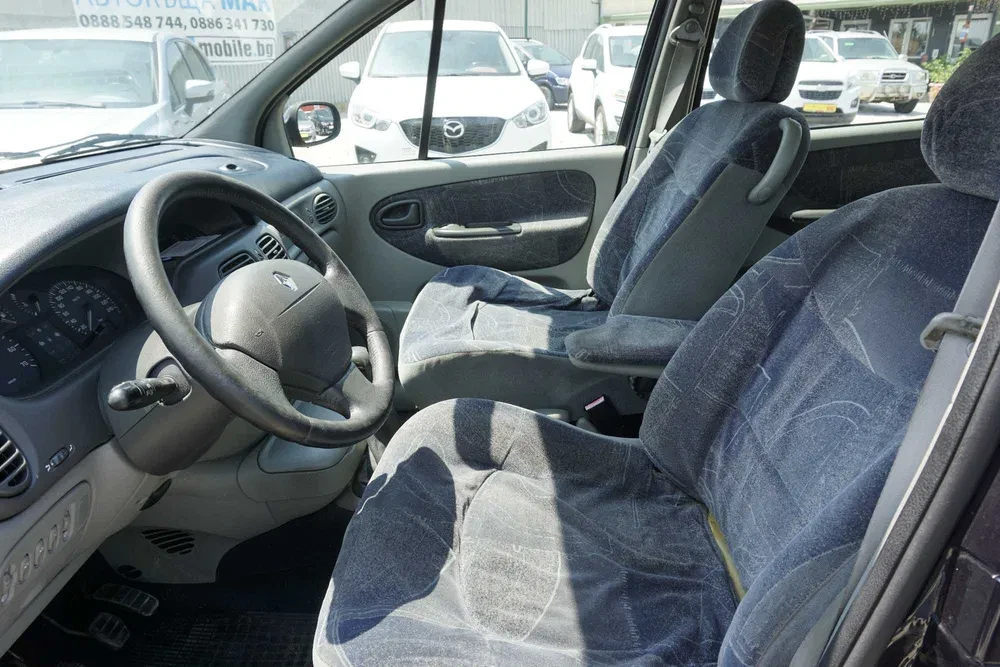 Renault Megane Scenic, снимка 8 - Автомобили и джипове - 55943294