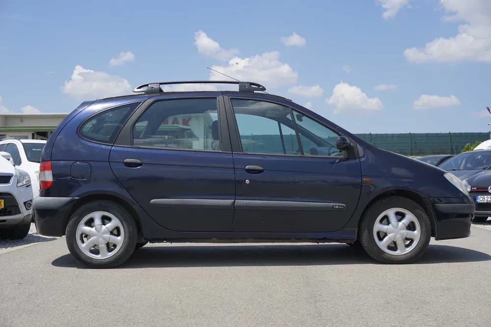 Renault Megane Scenic, снимка 7 - Автомобили и джипове - 55943294