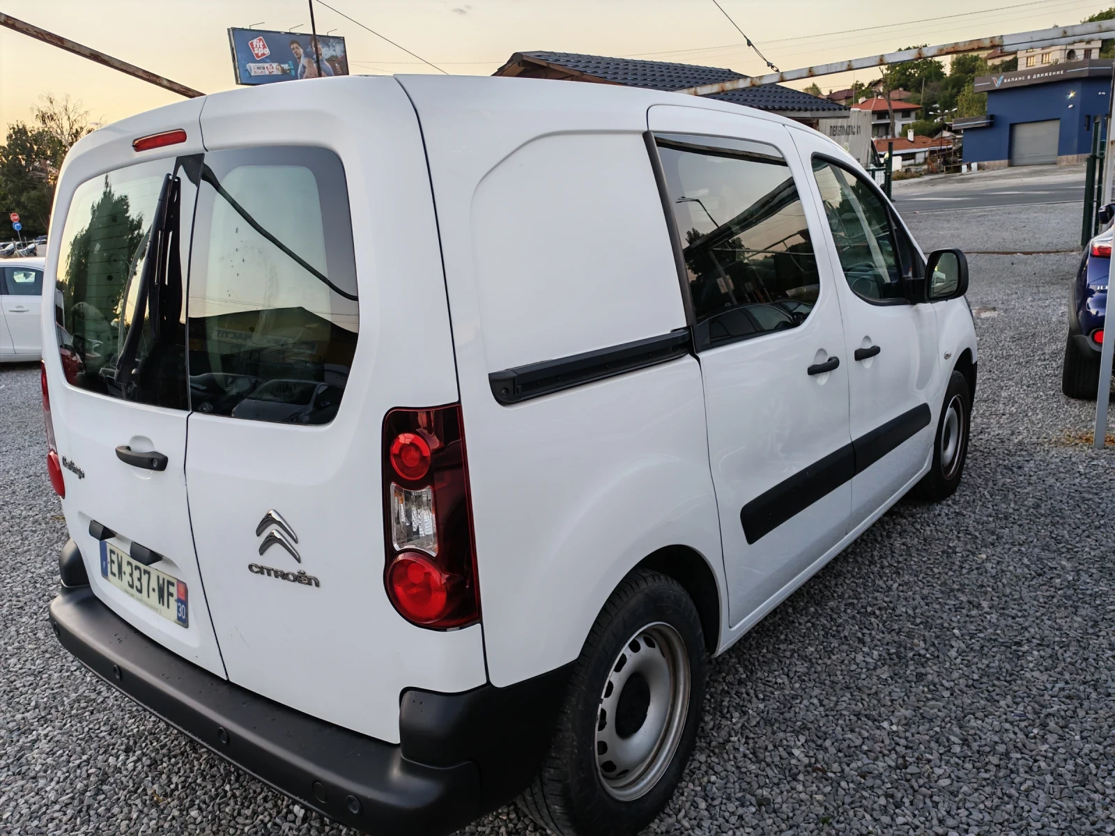Citroen Berlingo 1.6 BHDI Avtomat, снимка 6 - Автомобили и джипове - 56121032