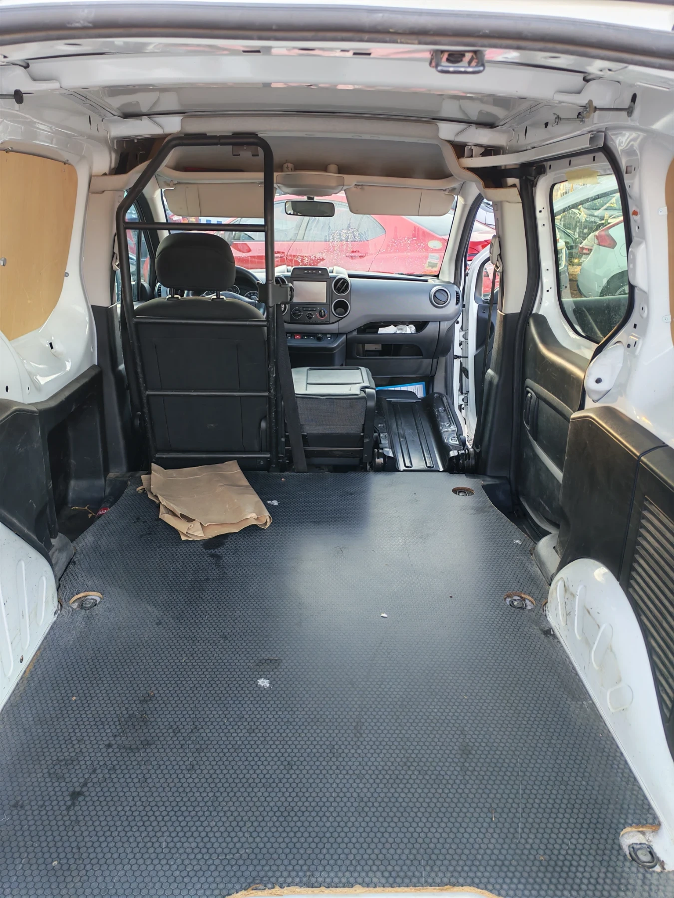 Citroen Berlingo 1.6 BHDI Avtomat, снимка 11 - Автомобили и джипове - 56121032