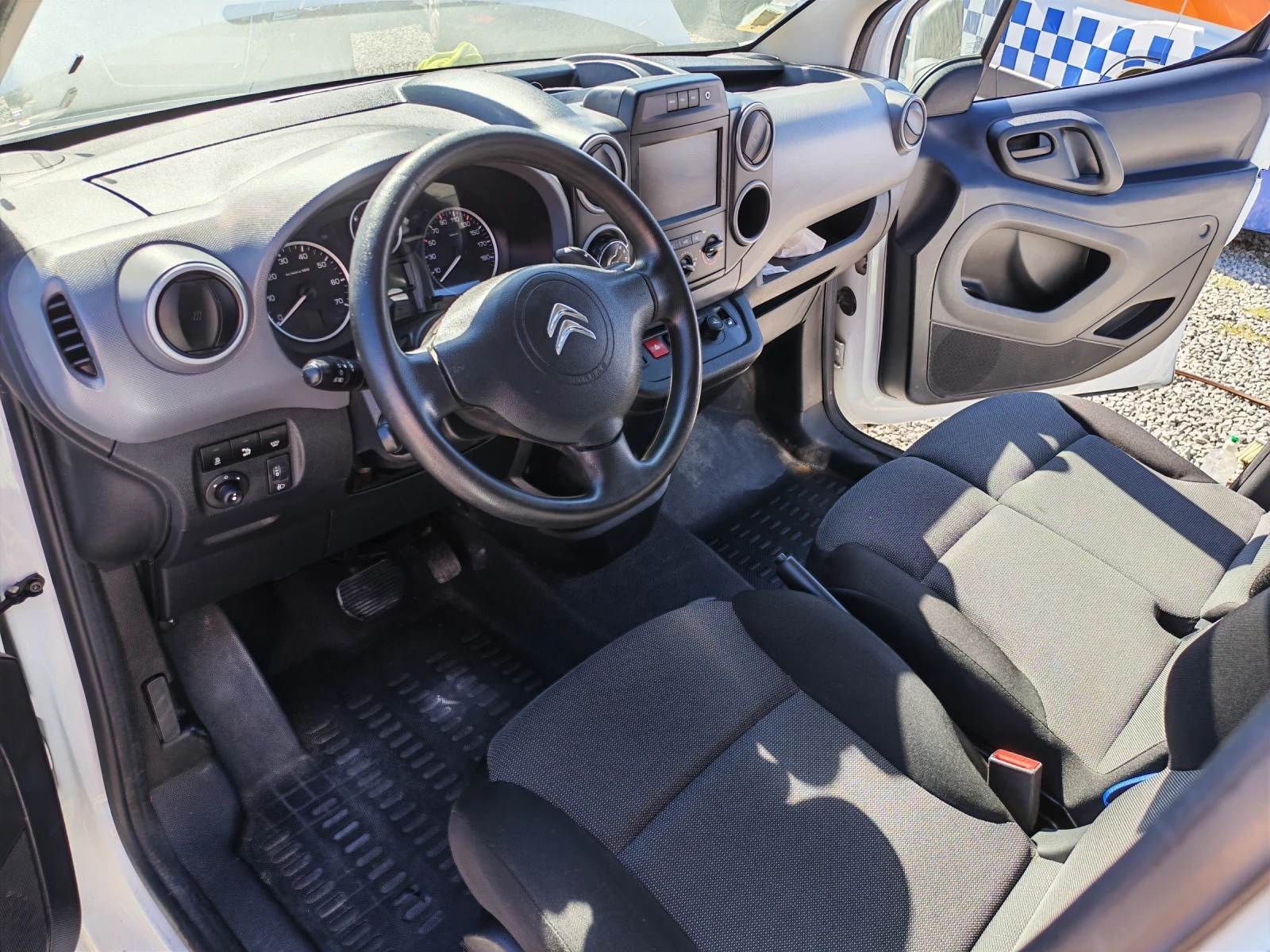 Citroen Berlingo 1.6 BHDI Avtomat, снимка 8 - Автомобили и джипове - 56121032