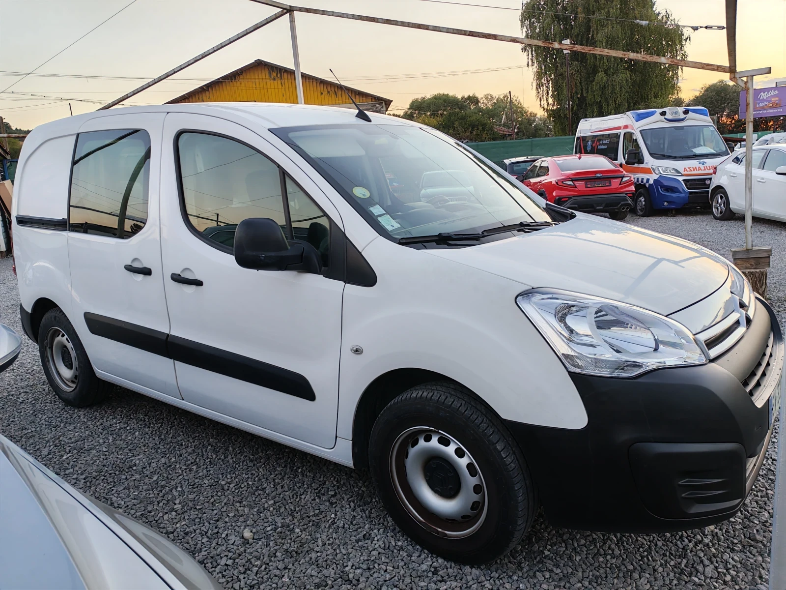 Citroen Berlingo 1.6 BHDI Avtomat, снимка 3 - Автомобили и джипове - 56121032