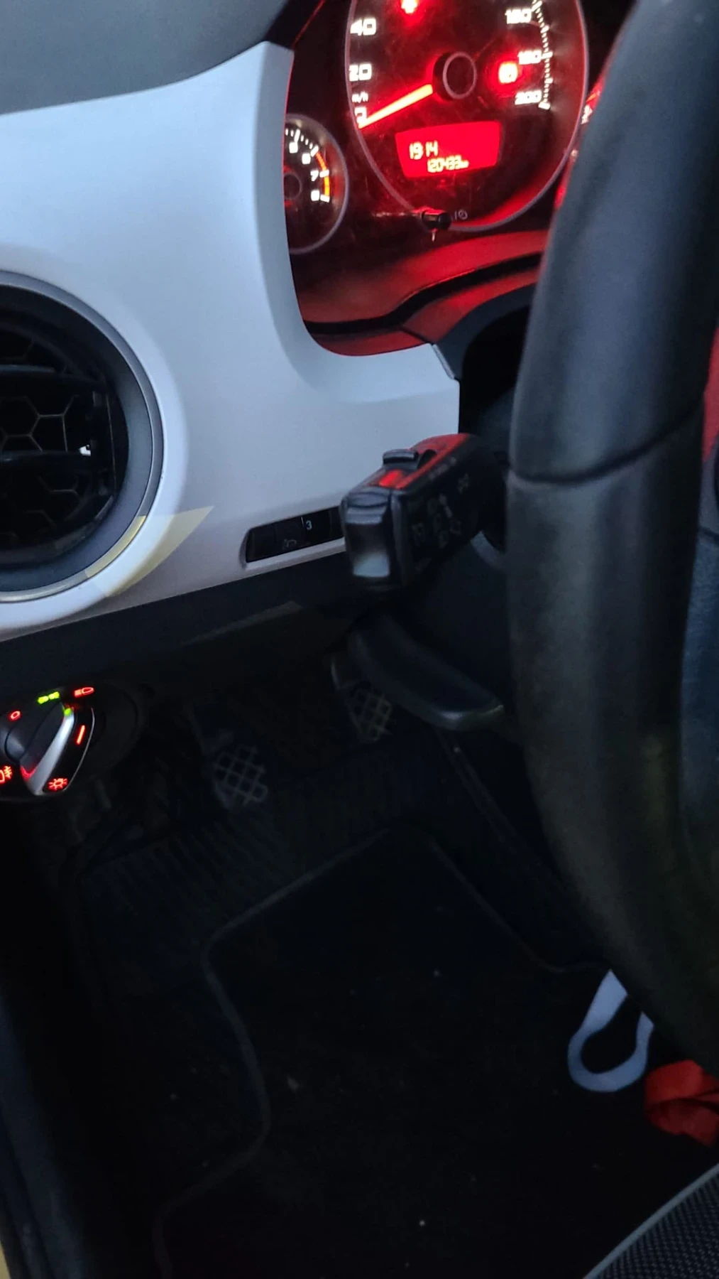 Seat Mii CNG, снимка 8 - Автомобили и джипове - 56450411