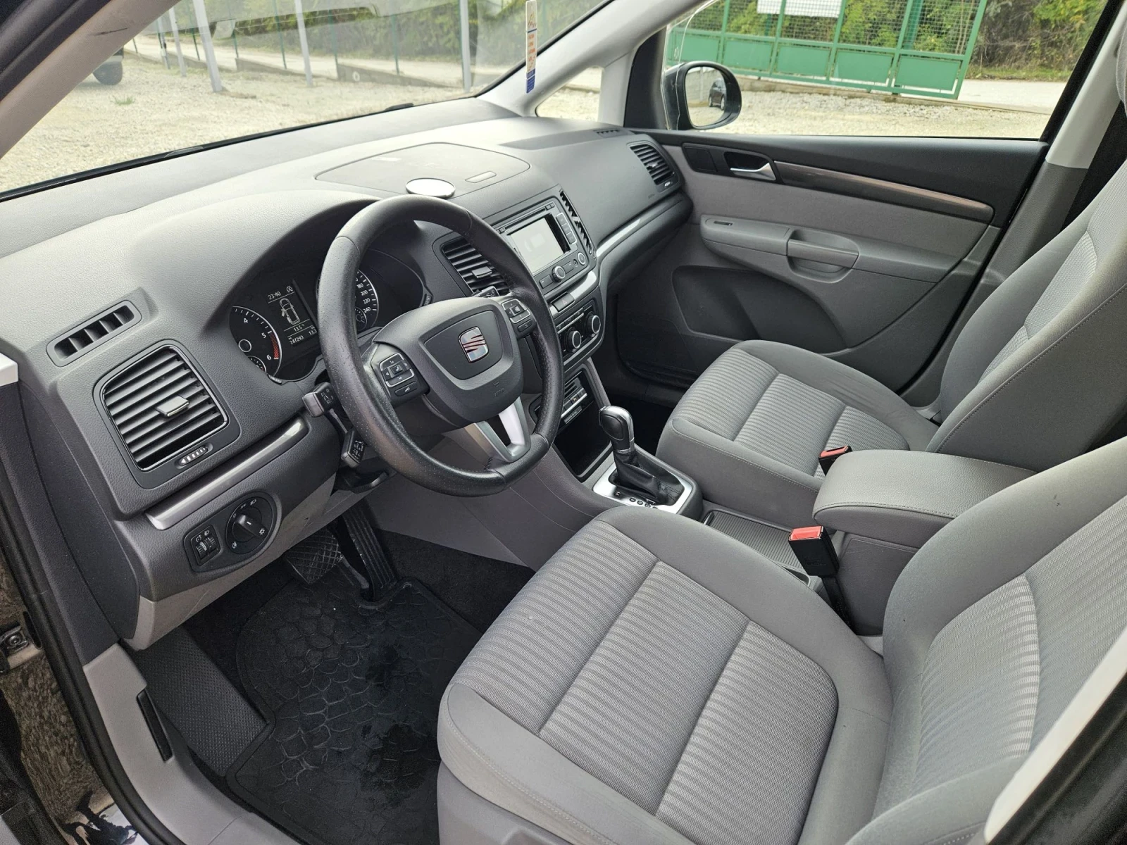 Seat Alhambra 2.0 АВТОМАТИК , снимка 8 - Автомобили и джипове - 56747636