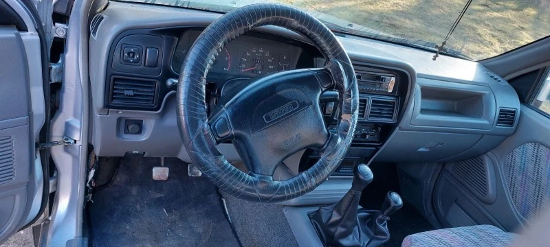 Isuzu D-max 3.1 tdi , снимка 12 - Автомобили и джипове - 44311147