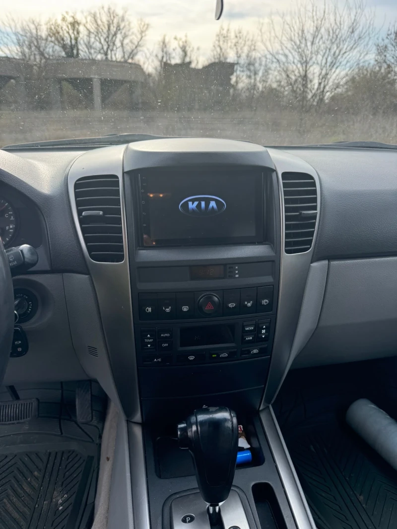 Kia Sorento 3.5, снимка 6 - Автомобили и джипове - 53077412