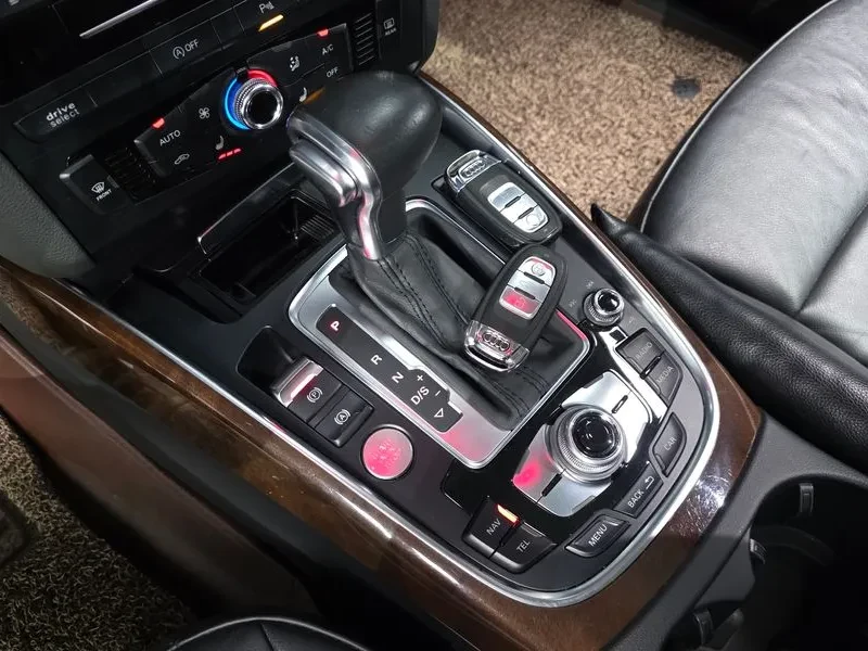 Audi Q5 2.0 TDI Quattro - САМО 30% АВАНС, снимка 8 - Автомобили и джипове - 56007922