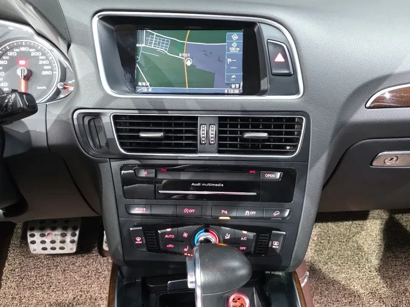 Audi Q5 2.0 TDI Quattro - САМО 30% АВАНС, снимка 12 - Автомобили и джипове - 56007922