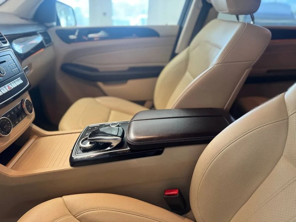 Mercedes-Benz GLS 4MATIC* Moonroof* PARKTRONIC* Lane Keeping* Blind  - изображение 10