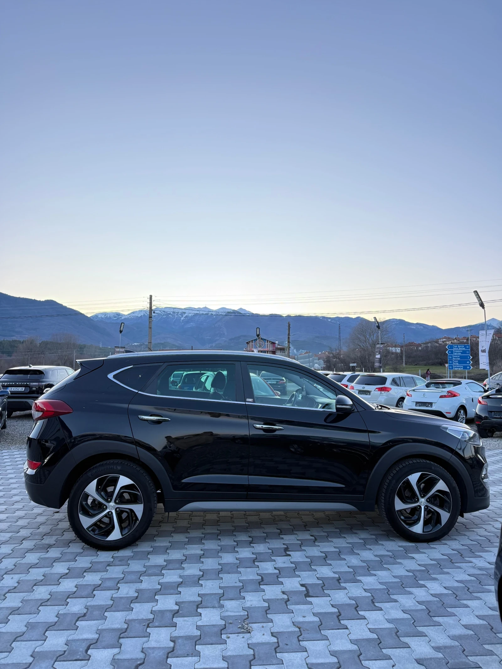 Hyundai Tucson 4x4 сервизна история , снимка 3 - Автомобили и джипове - 53362320