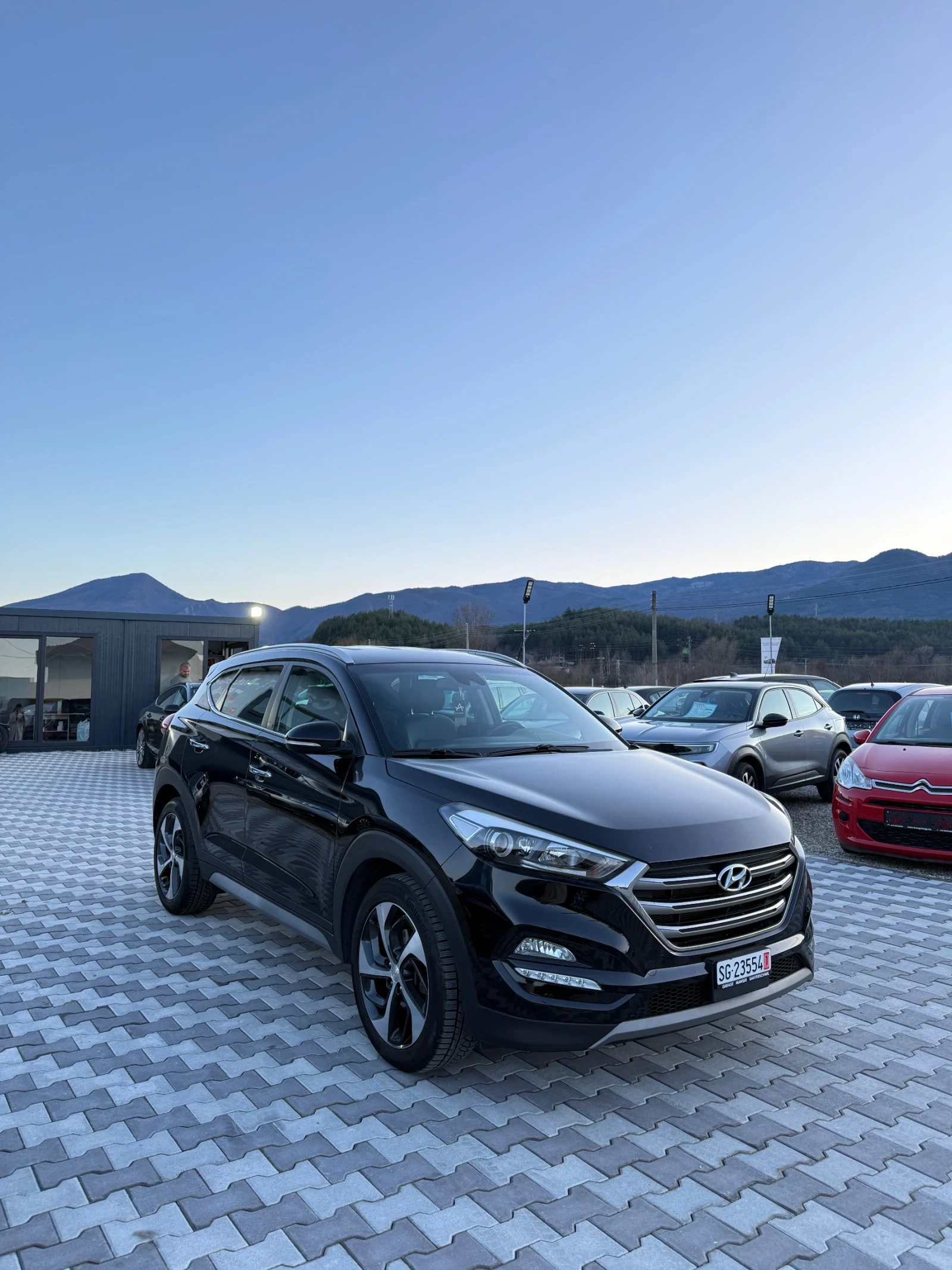 Hyundai Tucson 4x4 сервизна история , снимка 2 - Автомобили и джипове - 53362320