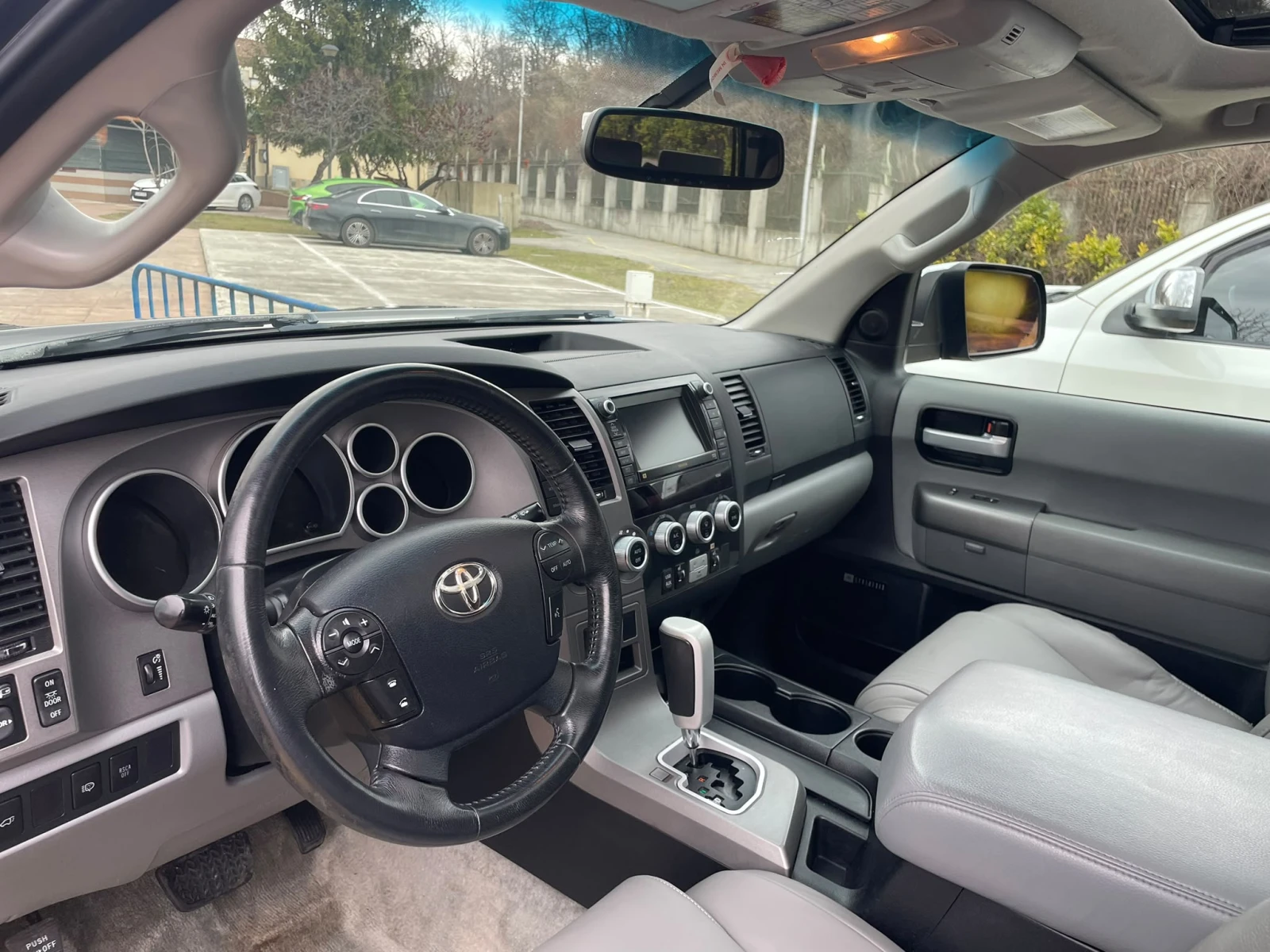 Toyota Sequoia Limited, снимка 9 - Автомобили и джипове - 54791336