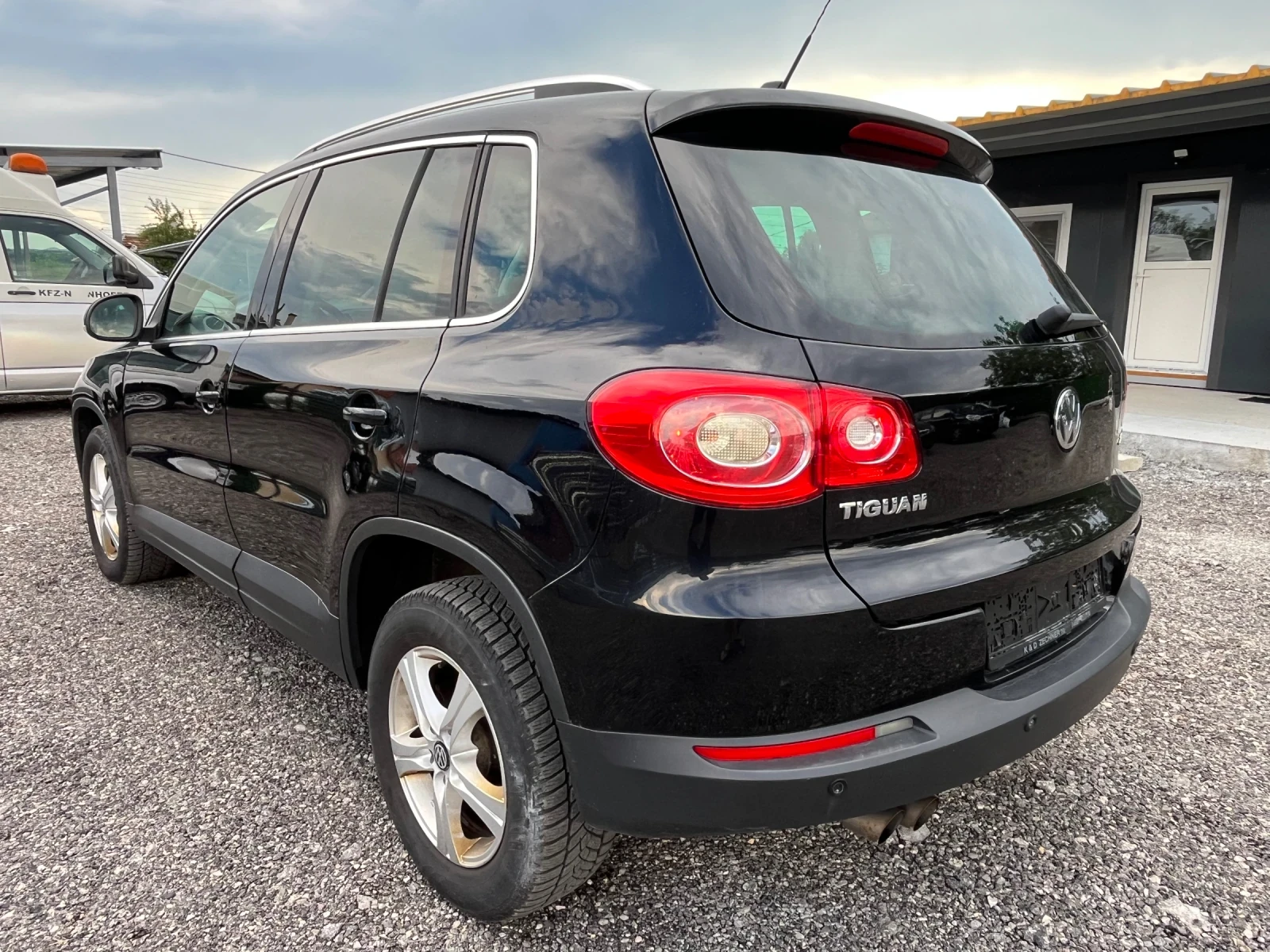 VW Tiguan 2.0TDI 4x4 КСЕНОН, снимка 6 - Автомобили и джипове - 55002814