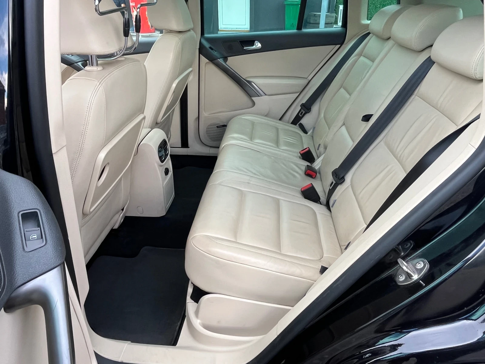VW Tiguan 2.0TDI 4x4 КСЕНОН, снимка 12 - Автомобили и джипове - 55002814