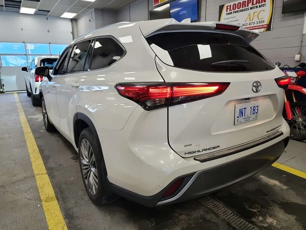 Toyota Highlander LIMITED| PANO| 360| ОБДУХВАНЕ| 2 КЛЮЧА| 7 МЕСТА, снимка 4 - Автомобили и джипове - 55279106