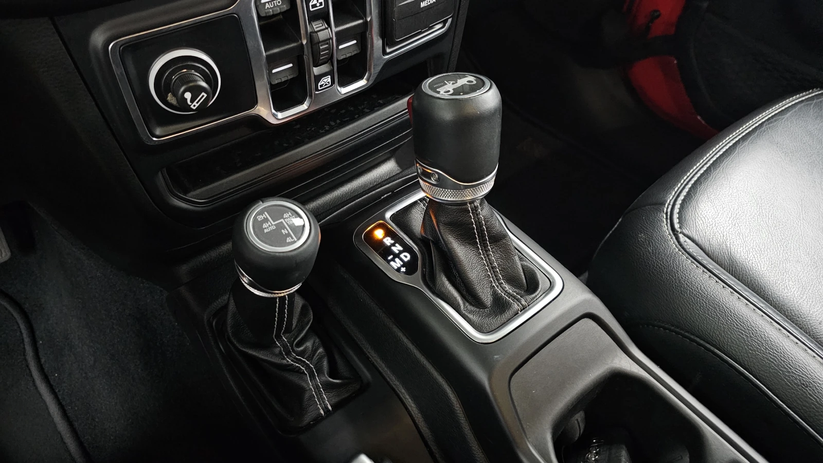 Jeep Wrangler 2.0* BLIND SPOT* ПОДГРЕВ ВОЛАН* КРАЙНА ЦЕНА, снимка 9 - Автомобили и джипове - 55336533