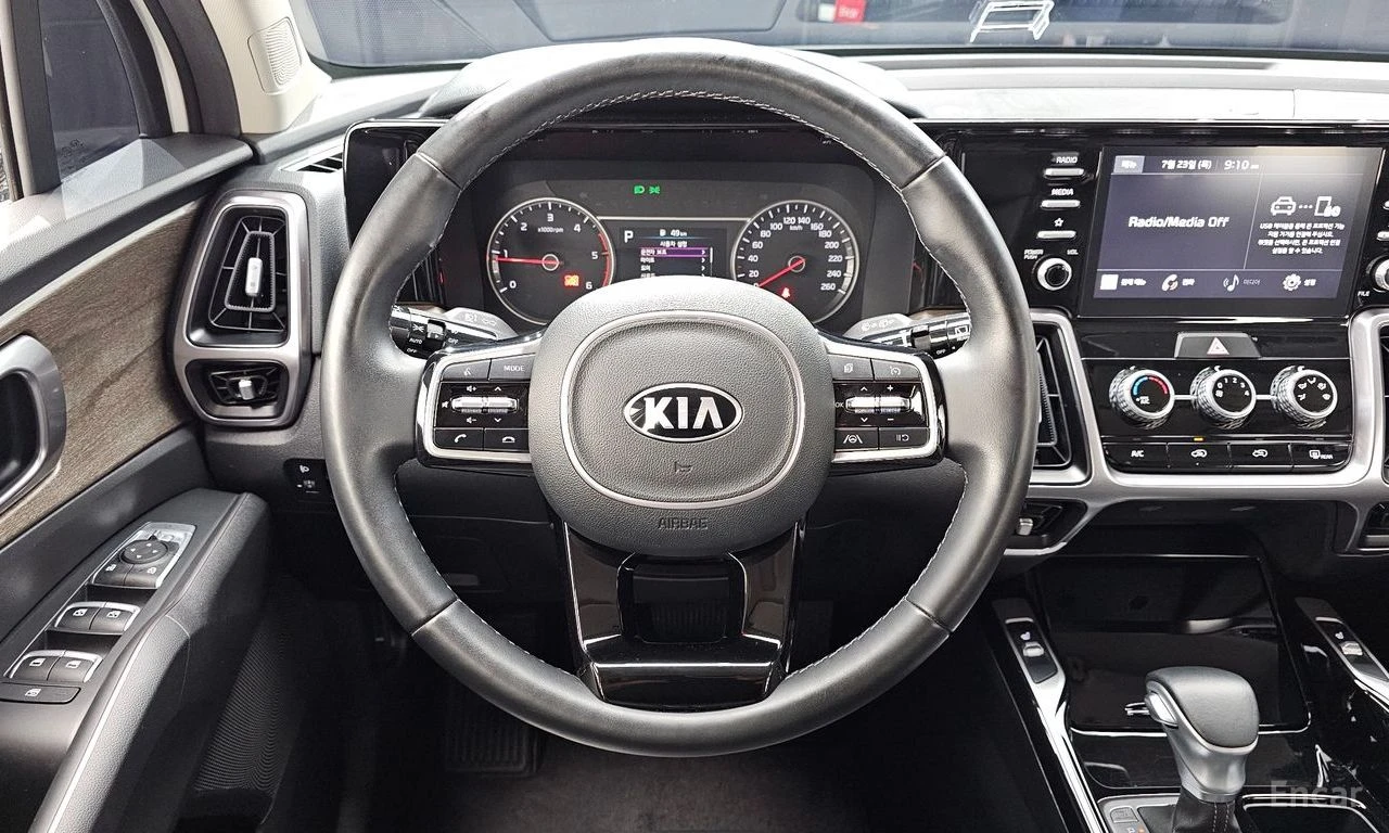 Kia Sorento 2.2D Trendy 4x4* ПОДГРЕВ* КАМЕРА* КРАЙНА ЦЕНА* , снимка 9 - Автомобили и джипове - 55485171
