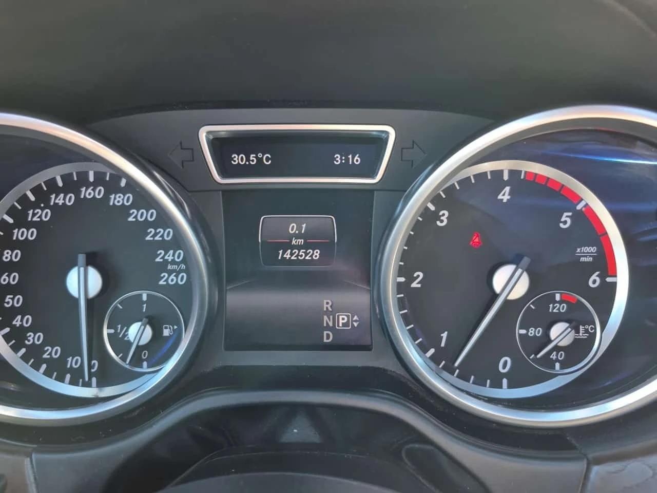 Mercedes-Benz ML 350 * BLUETEC * АВТОКРЕДИТ БЕЗ ПЪРВОНАЧАЛНА ВНОСКА* , снимка 9 - Автомобили и джипове - 56230511