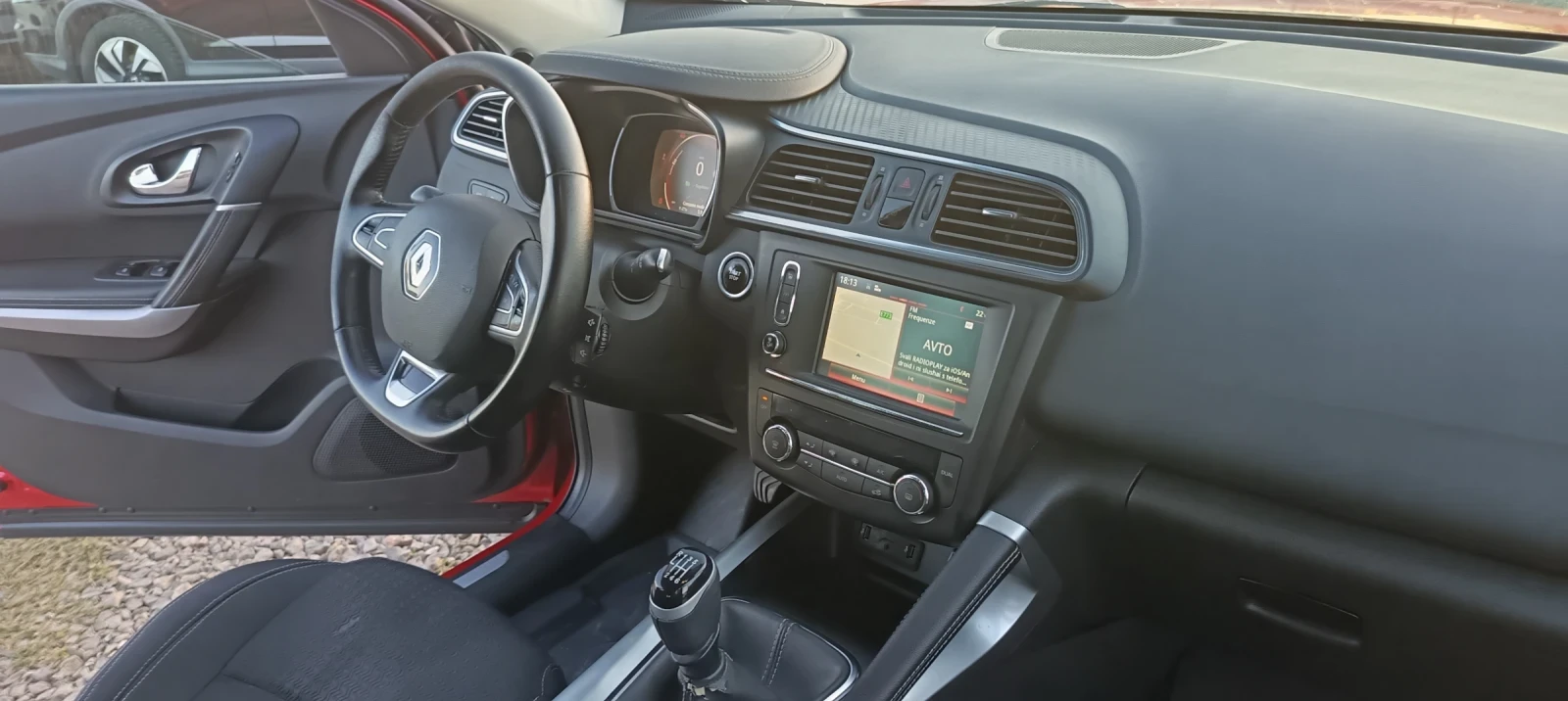 Renault Kadjar Панорама * Keyless *  , снимка 10 - Автомобили и джипове - 56442715