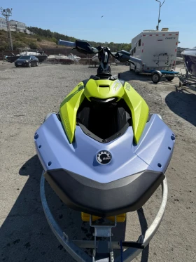 Джет Bombardier Sea Doo Spark Trixx 1Up с колесар и гаранция, снимка 5 - Воден транспорт - 53120258