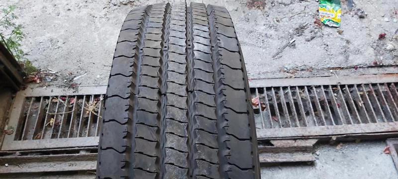 Гуми Летни 215/75R17.5, снимка 1 - Гуми и джанти - 41999520